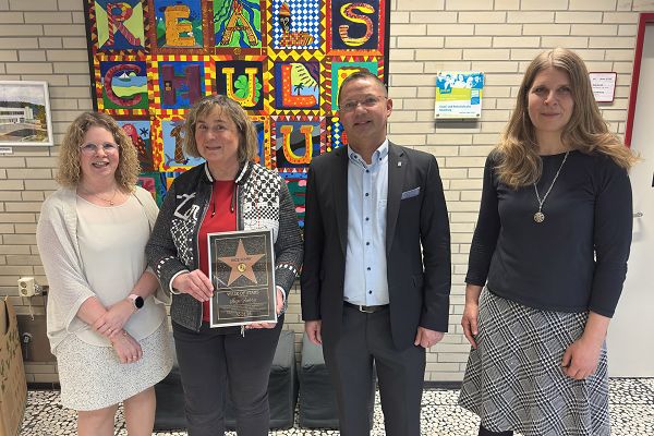 von links: Frau Stehr (ÖPR), Frau Fuhry, Schulleiter Merkes, Frau Rollmann (Fachschaft Musik)